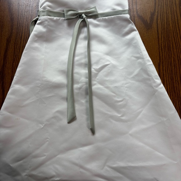 ❄️DONATING SOON! Swea Pea and lily Charming White Kids Dress with Gray Bow Sz 6 - Picture 3 of 10